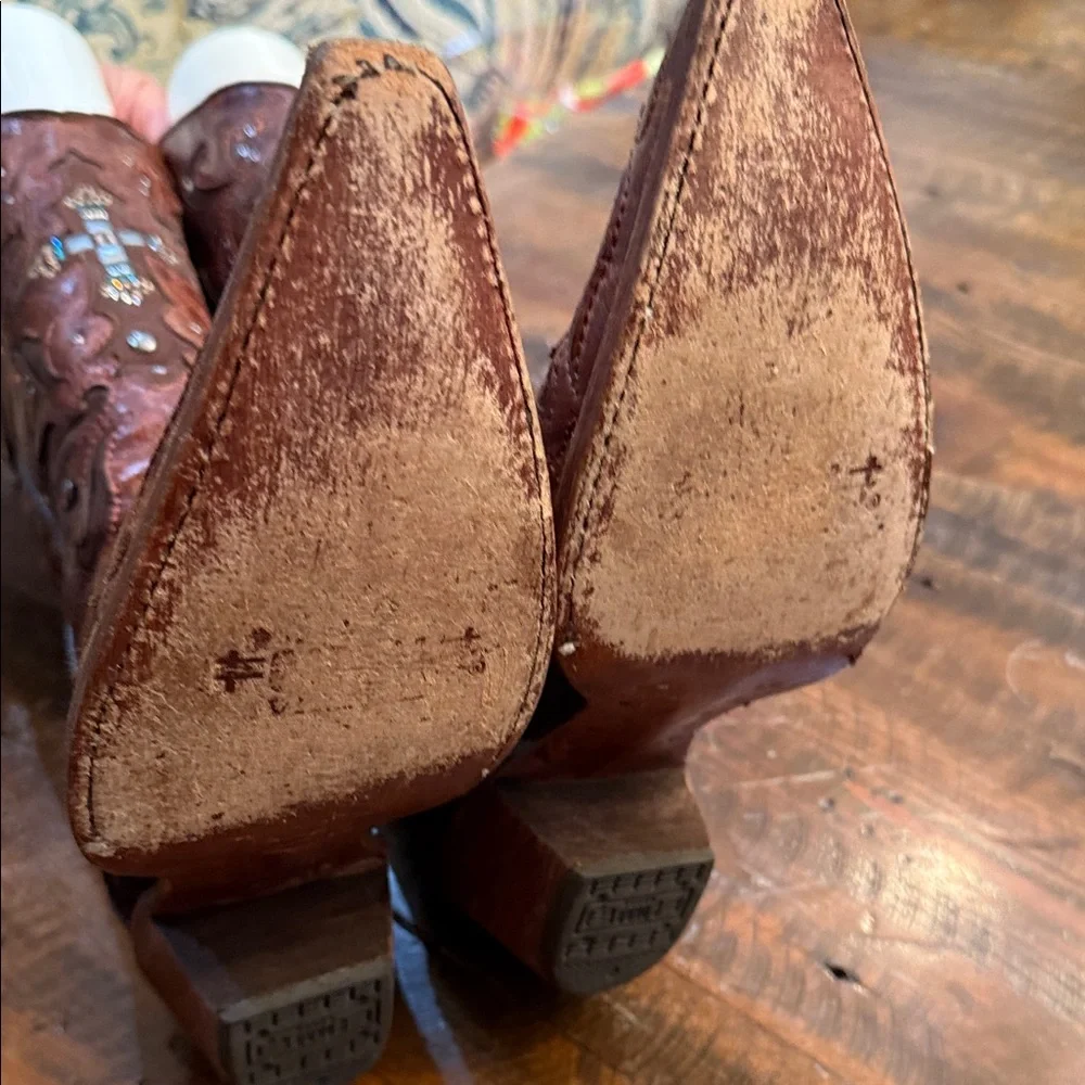 Corral Vintage Brown Western Cowboy Boots with Cross Design - Picture 7 of 8